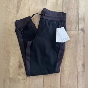 Athleta Highlands Trek Jogger Size 8 NWT Black